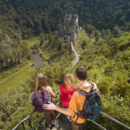 Zur Burg Eltz * Wierschem