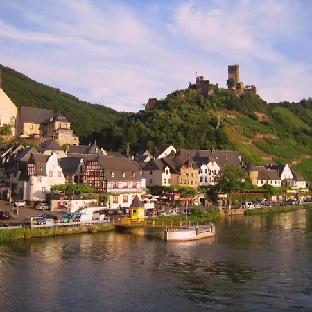 Zur Burg Eltz *