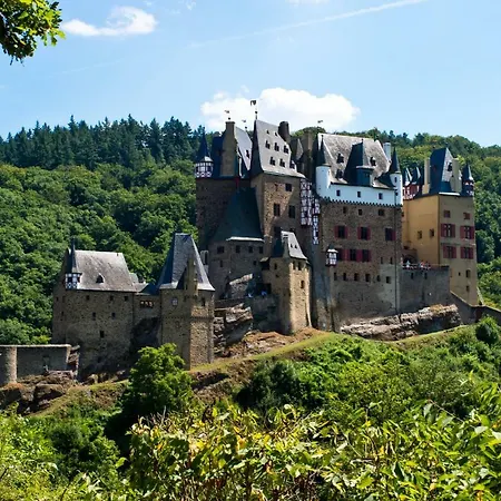 Zur Burg Eltz *
